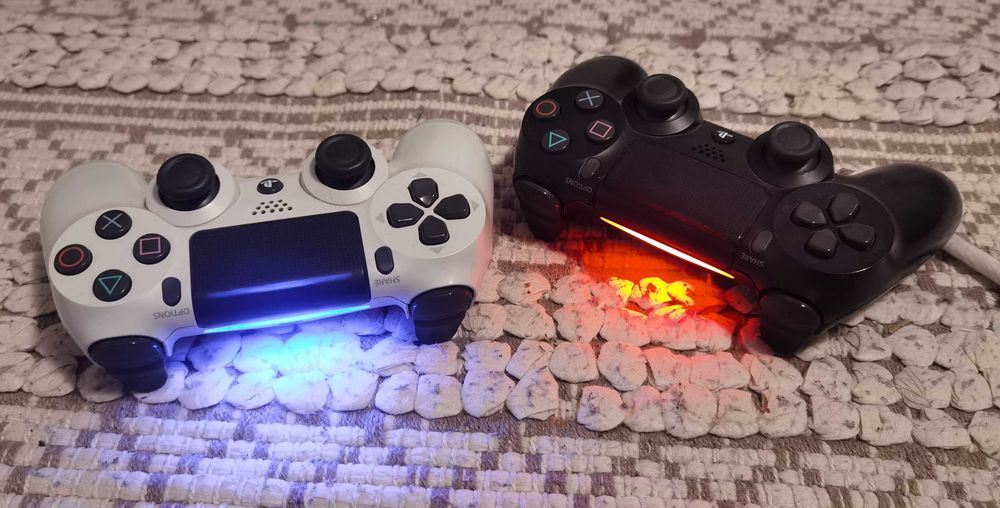 PS4 Slim 1TB Bundle - 2 Controllere V2 - Cameră - 11 Jocuri