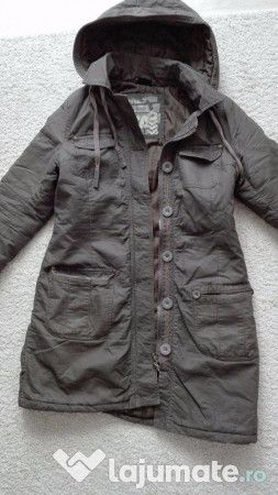 Vand Geaca PARKA haina de  dama trendy/fashion ,produs nou,