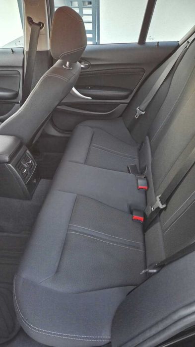 Vând BMW Seria 1 118i, an 2018, motor 1.5 benzină, 136 CP, cutie manuală 6 trepte, aproximativ 107.000 km.