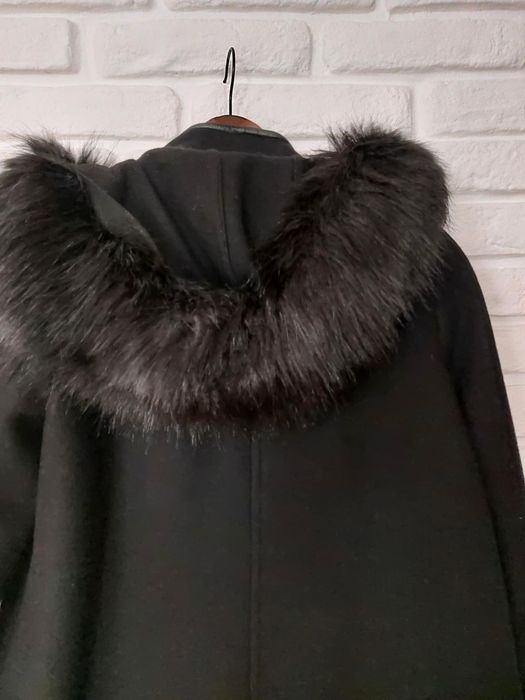 Продавам черно палто