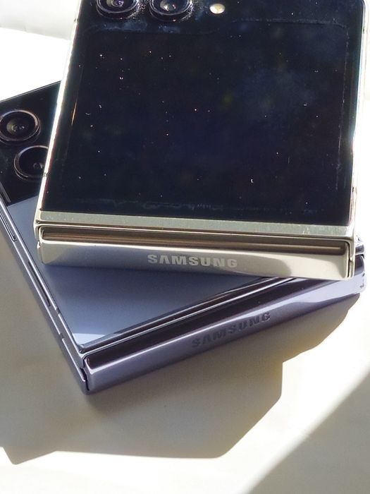 Samsung flip 4  8/256