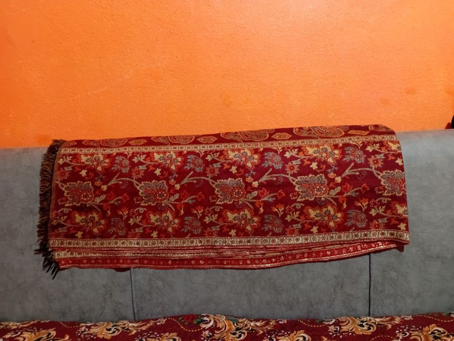 Шарф шерсть Индия двух стороний,в отличном состоянии.