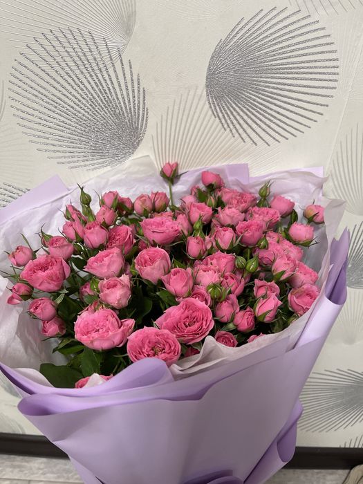 Кустовые розы 17 штук