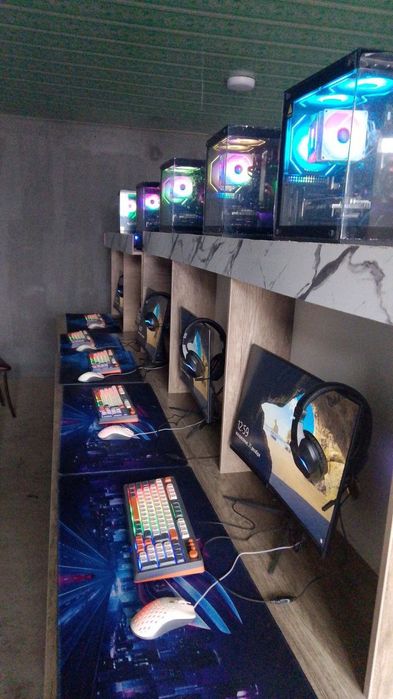 Kompyuterxona sotiladi