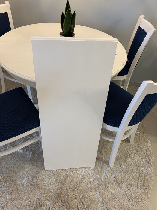 Set Masa  extensibila + 4 Scaune tapitate din lemn masiv - Covor cadou
