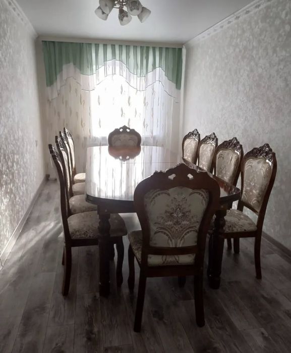 Стол со стульями