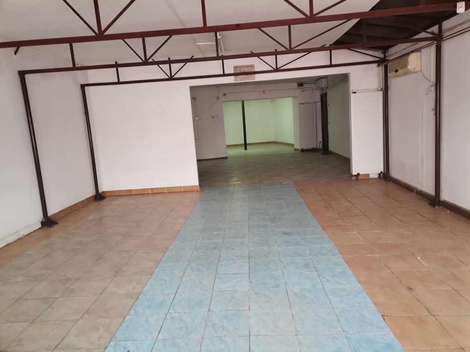 Vând casă si spațiu comercial