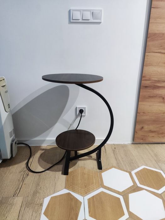 Холна помощна маса на две нива.