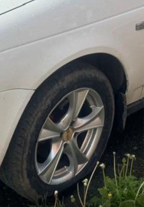 Леиная резина от лада приора состояние хорошое  диски ровные