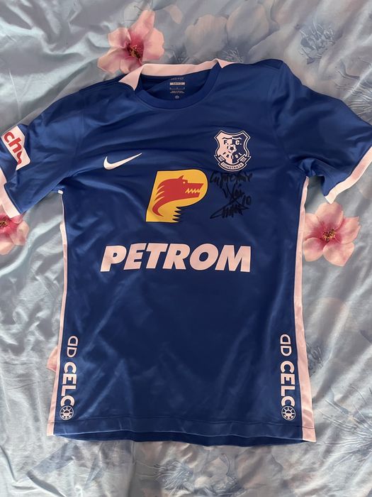 Vand tricou de fotbal semnat de Hagi