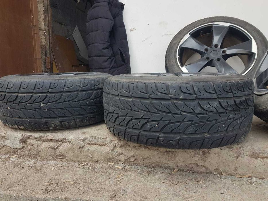 Комплект дисков с шинами Audi Q7 275/45/20.