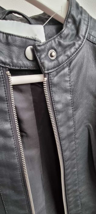 Продавам дамско яке от еко кожа, размер М