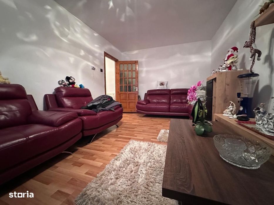 Apartament spațios cu 4 camere de vânzare!