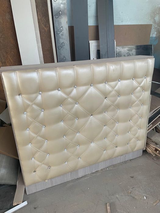 Продам ресепшн из лдсп обшитый мягкой мебелью