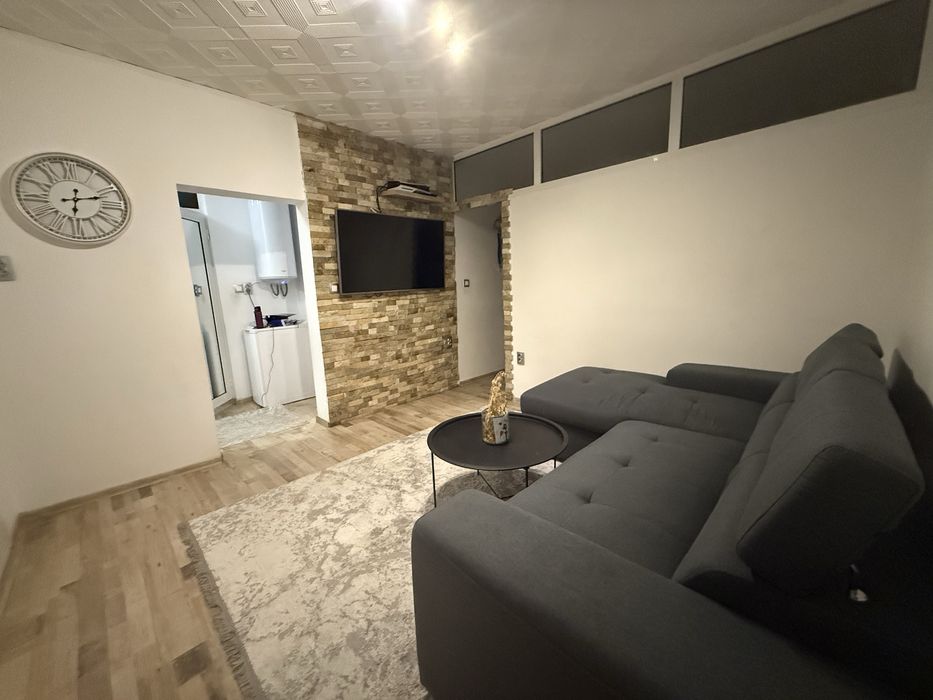 Дава се под наем Двустаен апартамент в Пловдив, Изгрев - 50 кв.м за 255 € - Снимка #1