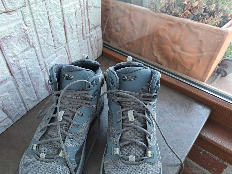 мъжки зимни обувки,боти,туристически,ном40,KEEN