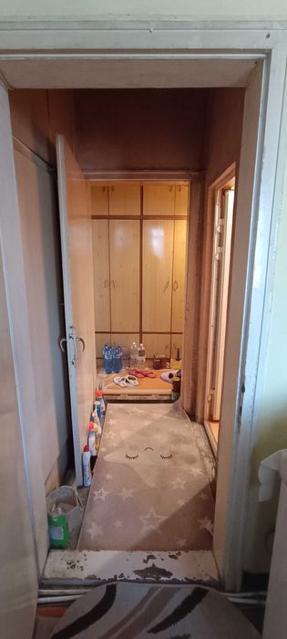 Продавам 4 стаен апартамент в идеален център.