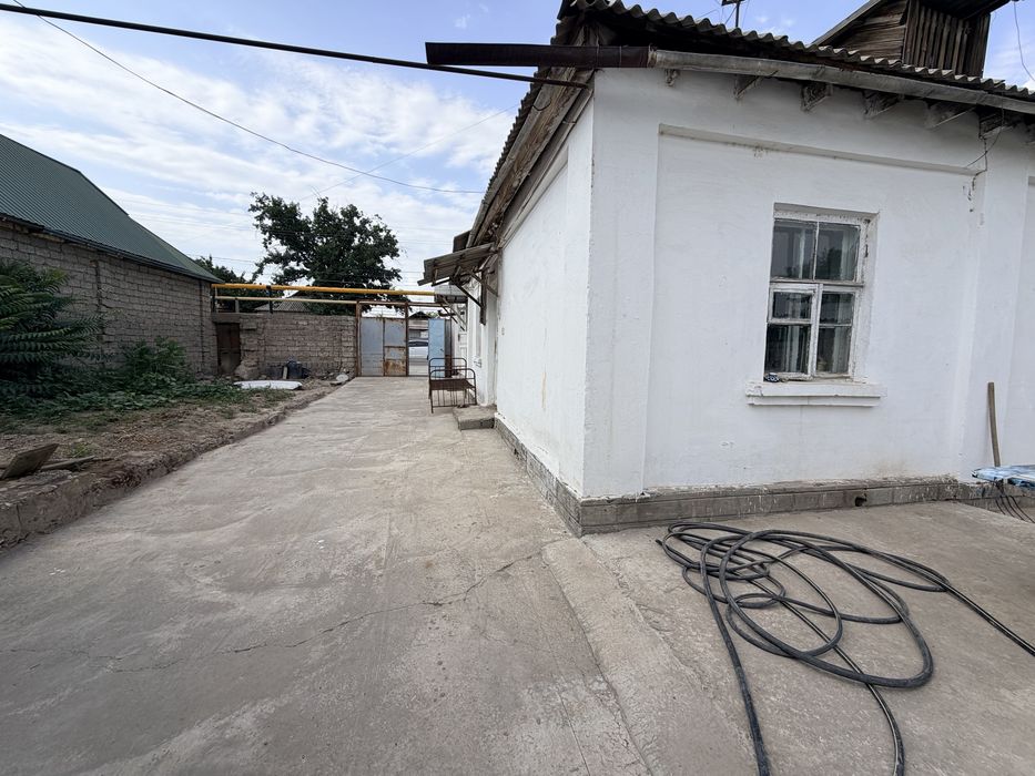 Sirdaryo shaharda Uzbekiston kochada 8 sothli uy