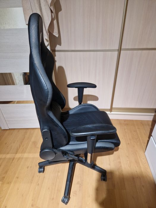 Продам игровое кресло