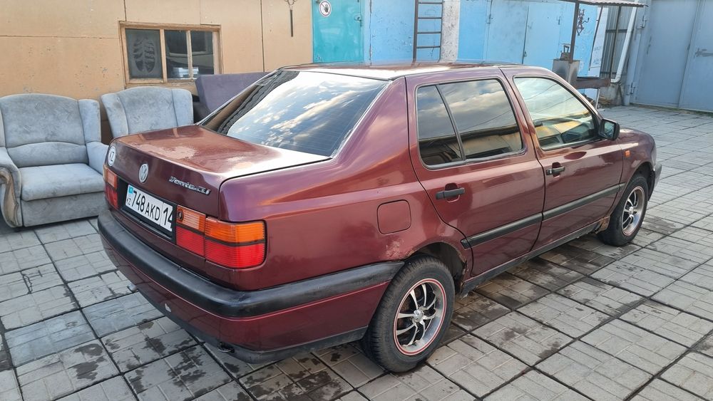 Продам машину Volkswagen vento