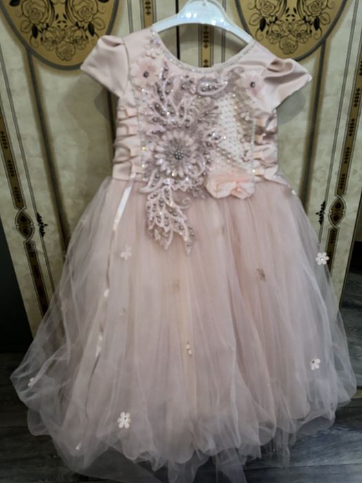 Продам нарядное платье