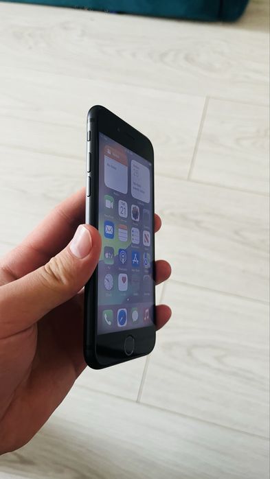 Продам айфон 7, iphone 7 в хорошем состоянии