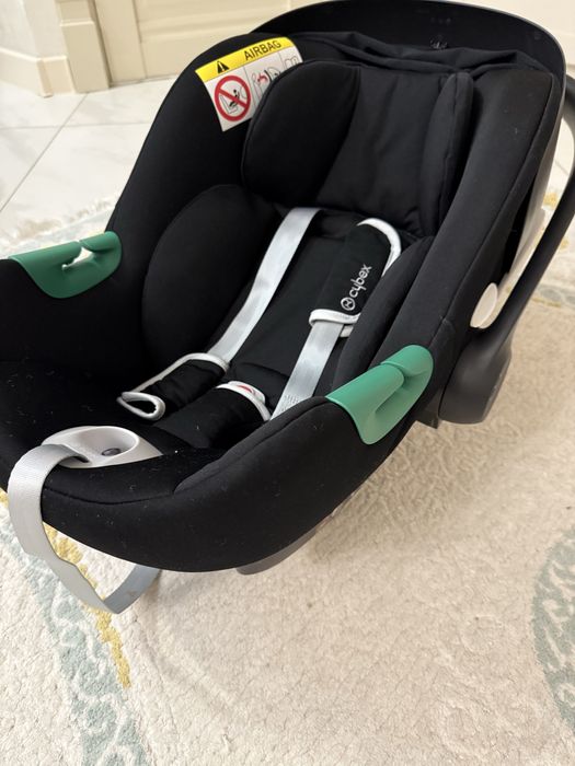 автокресло Cybex.