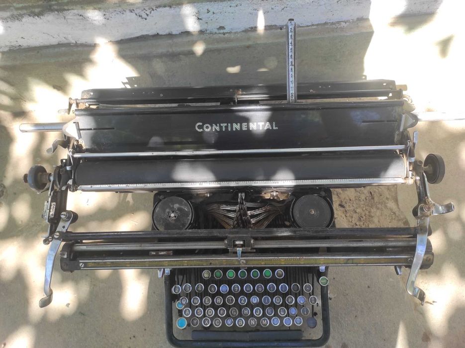 Mașină de scris perfect funcțională