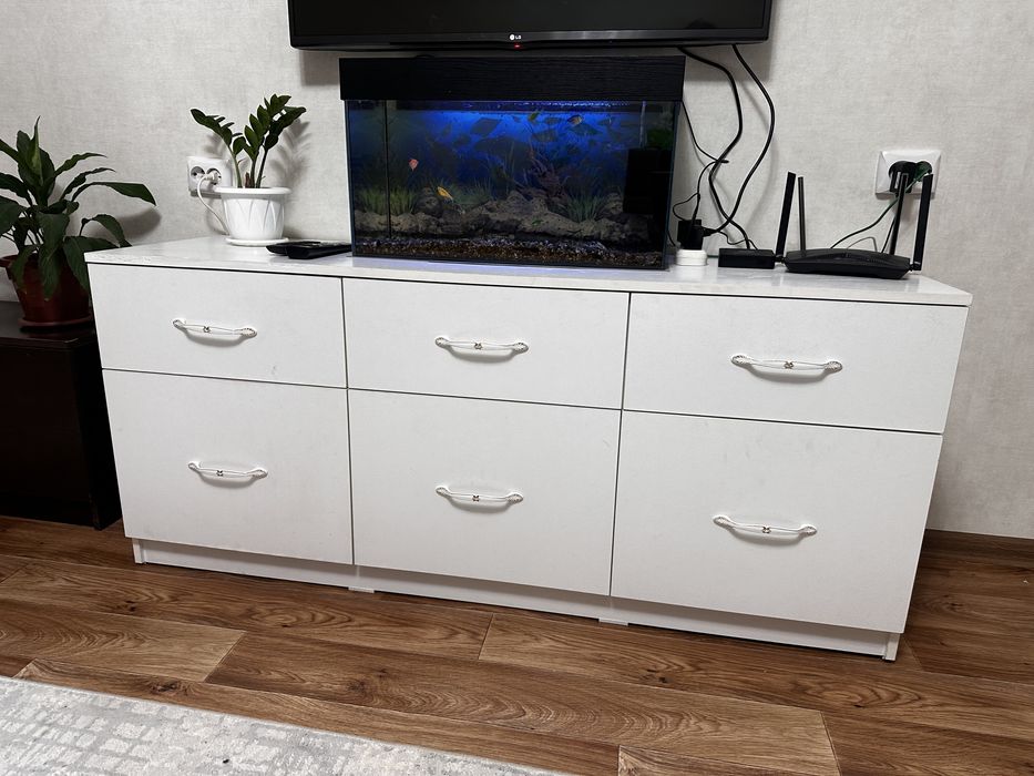 Продам шкафчик в зал