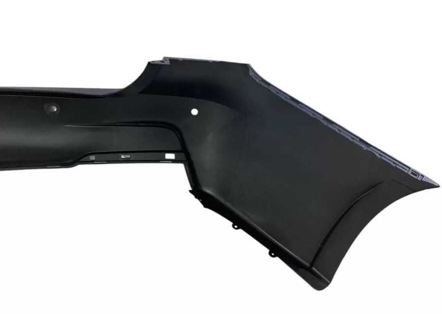 Задна броня M-Tech дизайн за BMW F30 единичен дифузер с отв парктроник