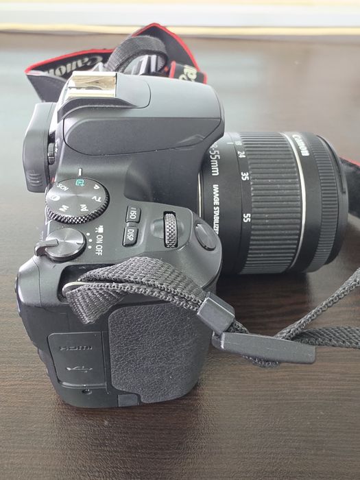 Фотоапарат : Canon EOS 250D