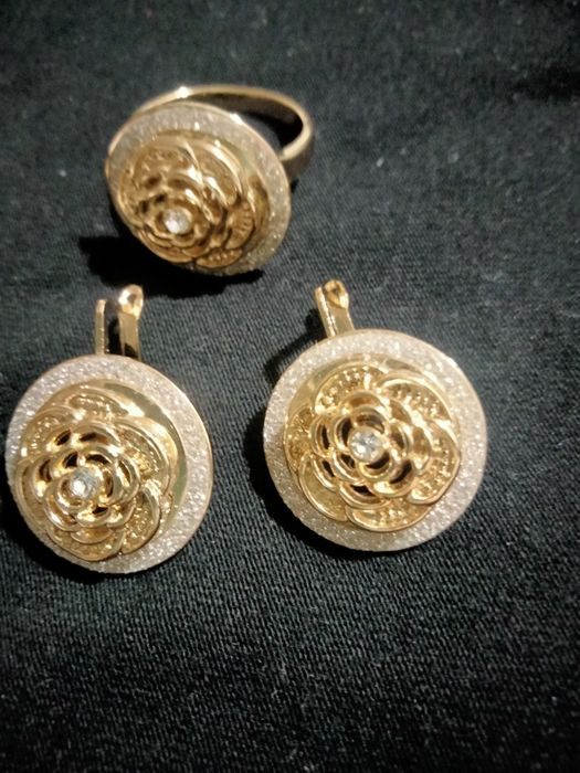 Комплект новый очень красивый