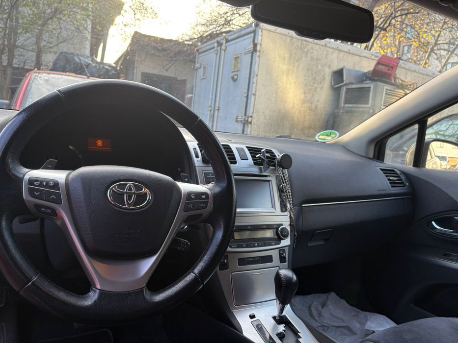 Toyota Avensis 2015