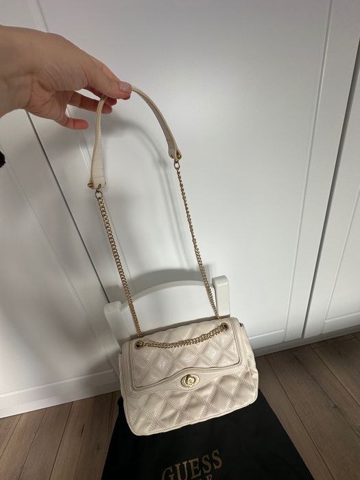 Кожена чанта Guess