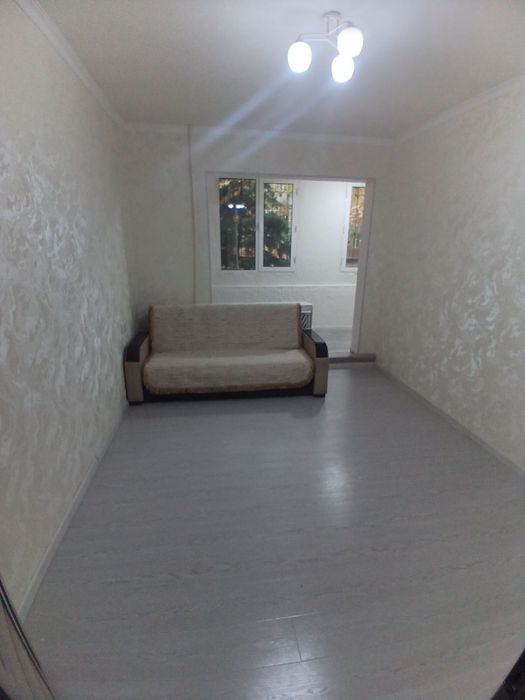 Чиланзар 19.  Продажа 2 х комнатная 1.5 х 6 балкон