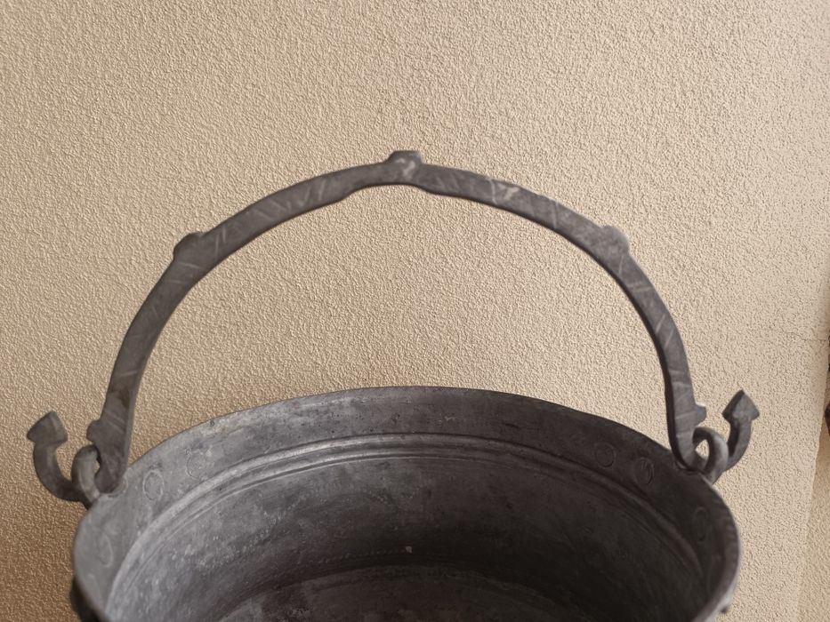 Продавам запазено менче