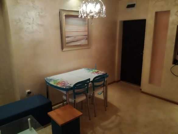 Дава се под наем Едностаен апартамент в Бургас, Център - 34 кв.м за 200 € - Снимка #1