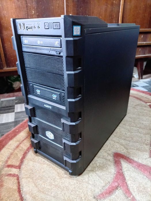 Carcasa PC  din Clasa Premium Midlle Tower ''CoolerMaster ''