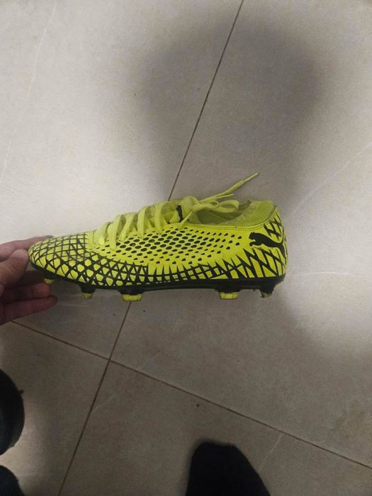 Ghete fotbal Puma Future galben neon/neg​​ru – mărimea 42