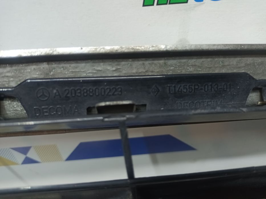 Grila capota mercedes w203 c class  black piano