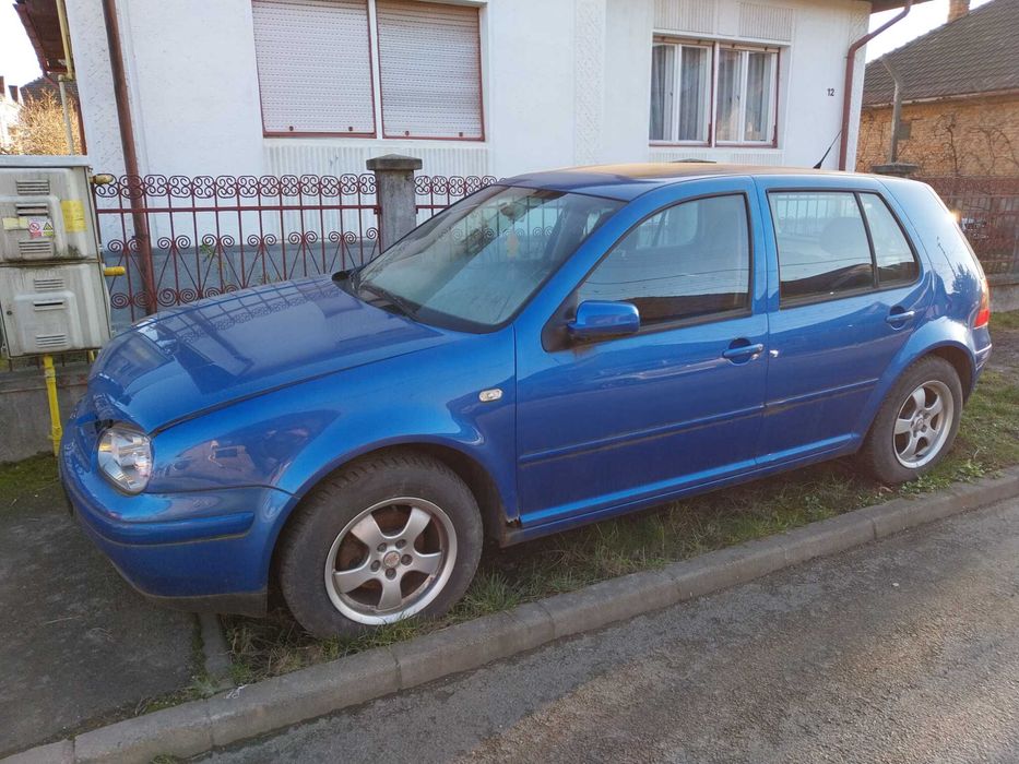 VOLKSWAGEN Golf