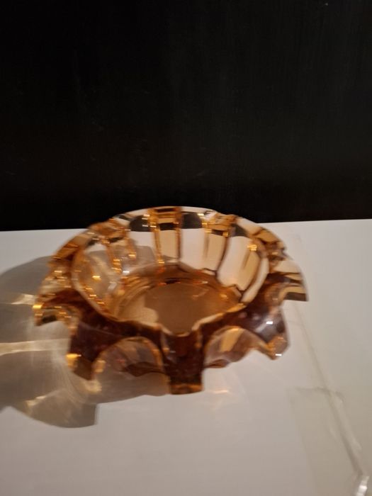 Продам пепельнцу стекло