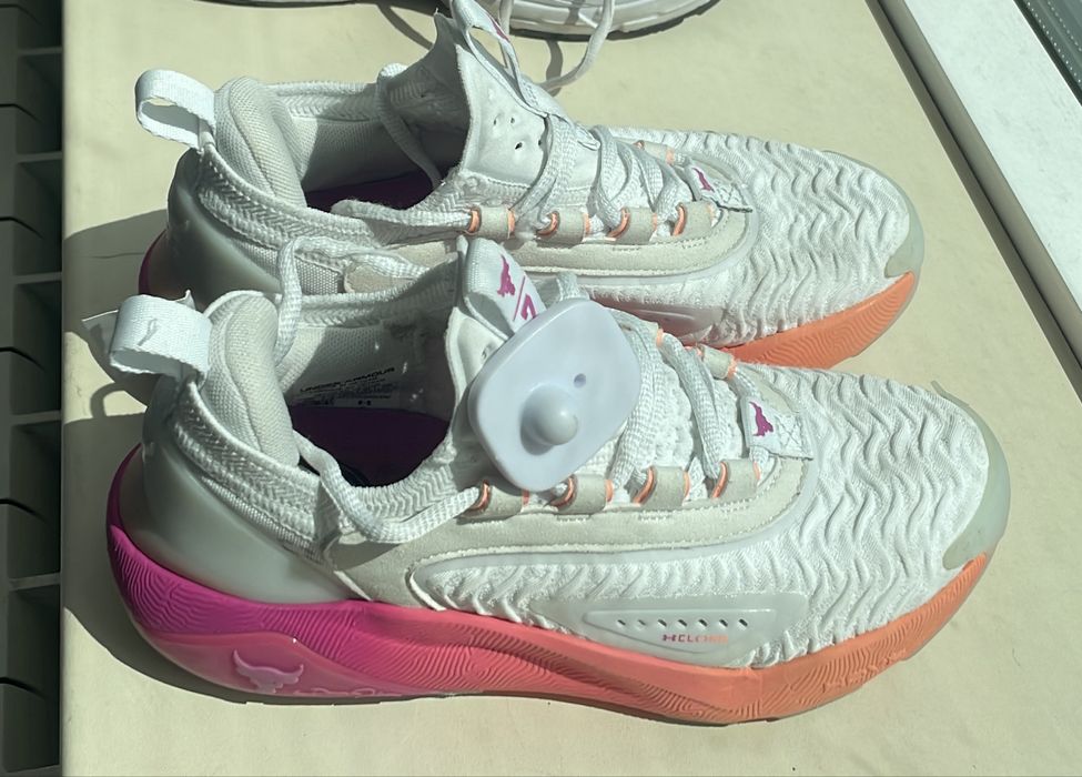 Женские кроссовки Under armour