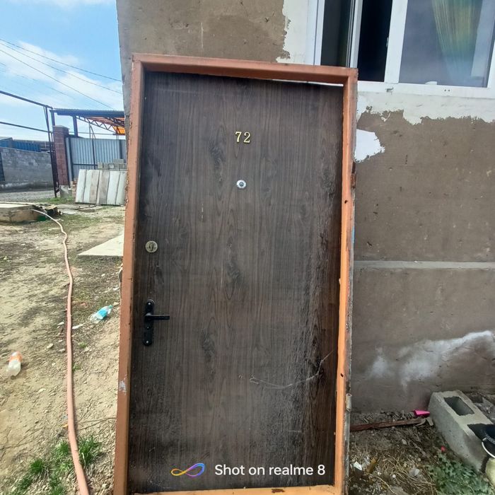 Продам железную дверь б/у
