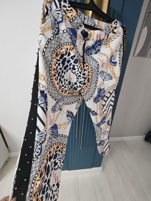 Продам кастюмы двойки