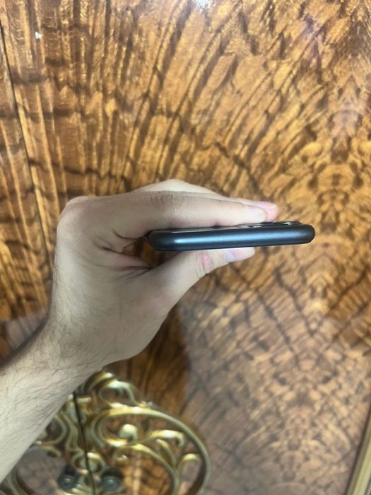 Продам IPhone 11 64gb идеал