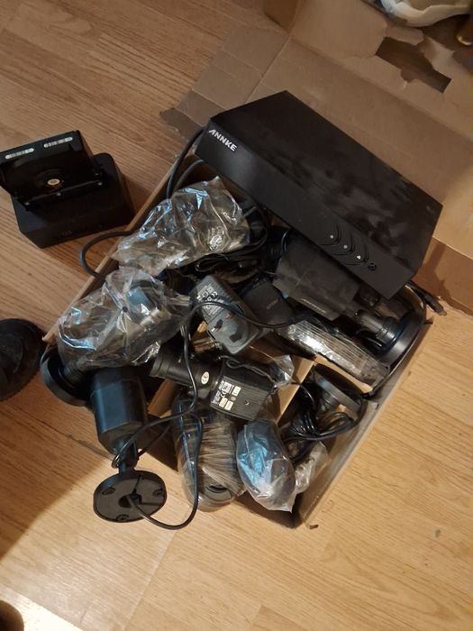 Sistem Supraveghere Complet - DVR Annke 8 Ch + 8 Camere + HDD 3TB