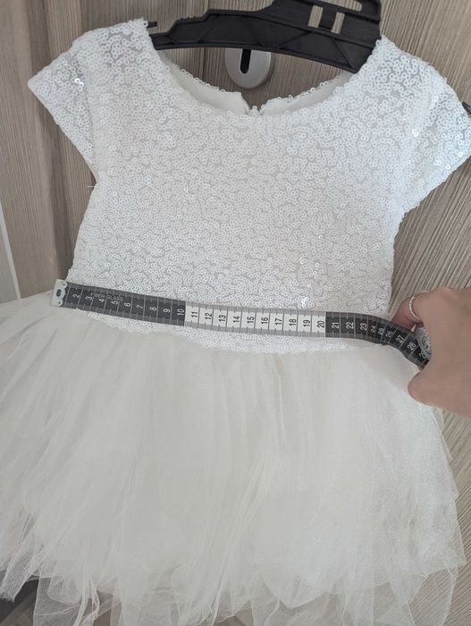Rochie alba eleganta potrivita până la 2 ani