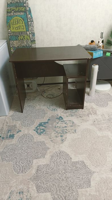 Продам письменный стол б/у