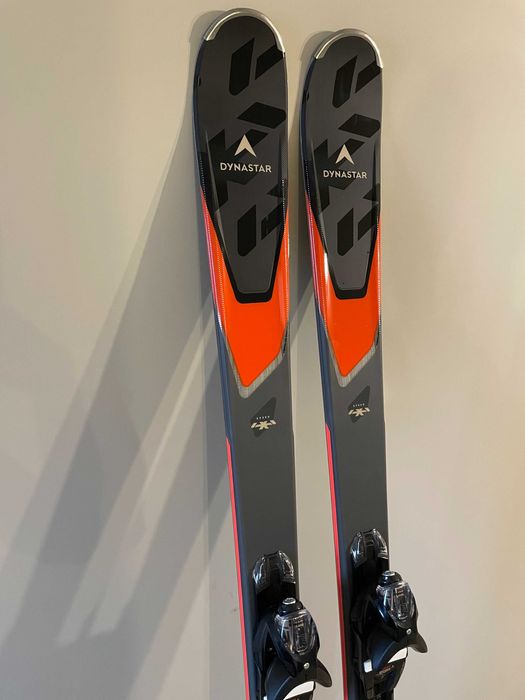 Чисто НОВ ски комплект